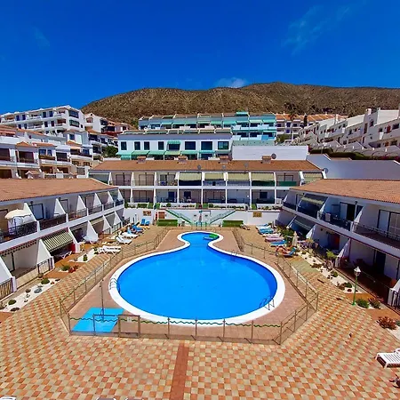 Petula Holiday Pool View * لوس كريستيانوس