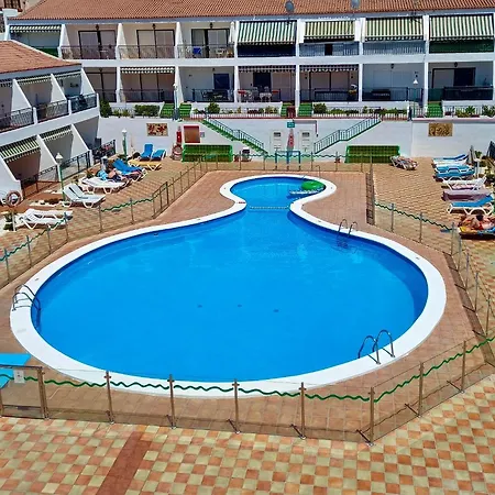 Petula Holiday Pool View